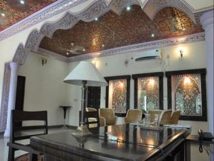 The Rajwada Hotel Kukas 外观 照片